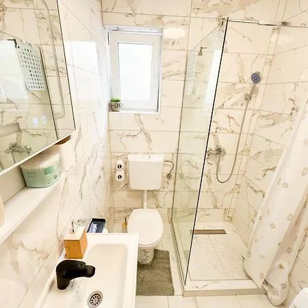 Alti Modern & Comfort - Free Garage Parking Apartmán